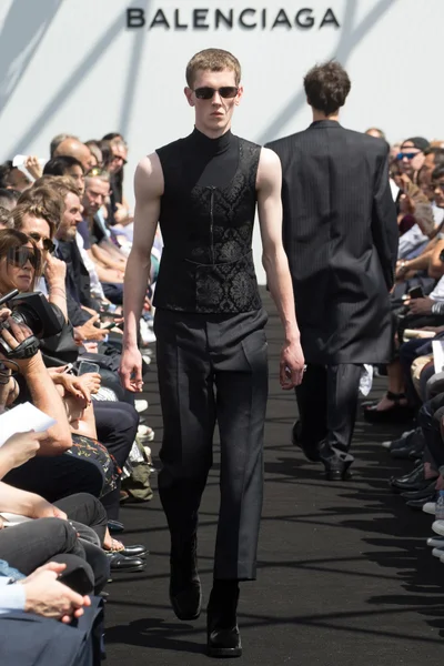 Look 29
